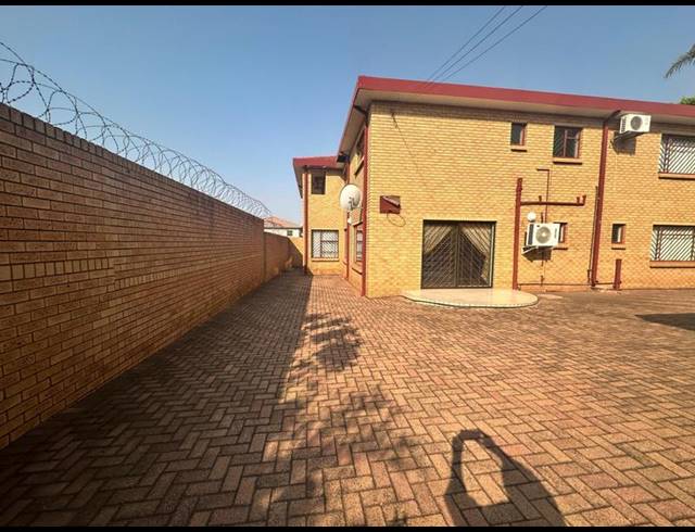5 BEDROOM HOUSE FOR SALE IN LAUDIUM